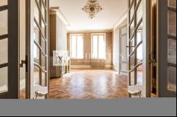 Barrière du Médoc - 420m² town house with garden and double parking space