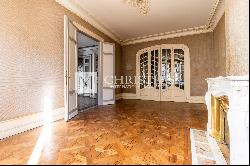 Barrière du Médoc - 420m² town house with garden and double parking space