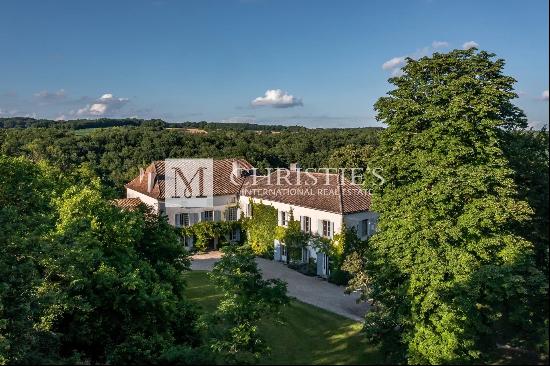 A splendid country estate with guardian cottage spanning over 32 acres with far-reaching 