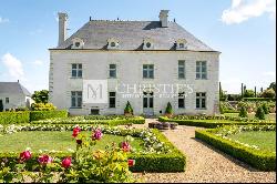 Magnificent manor with extensive park and vineyard