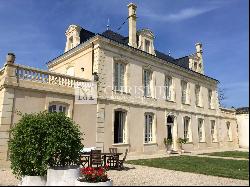 Attractive hobby vineyard estate for sale with 1 ha AOC Médoc