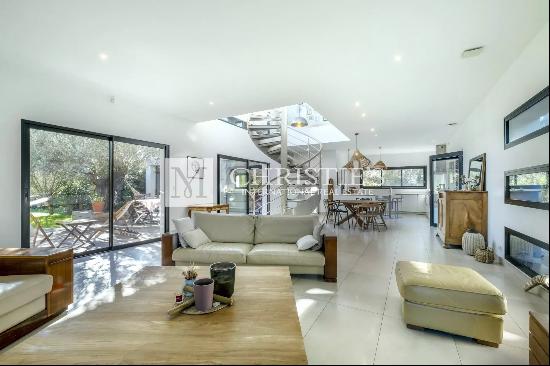 Bright contemporary family home on the heights of Chatelaillon-Plage.