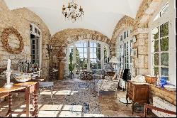 Near Saint-Paul-de-Vence - Superb master property