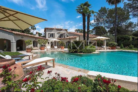 Mougins- Superb villa in a prestigious gated domain