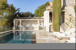 MOUGINS - In the heart of the village - Charming House