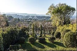 MOUGINS - In the heart of the village - Charming House