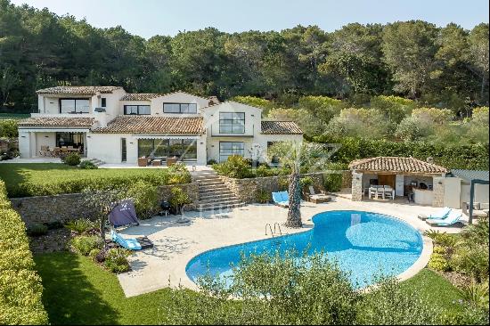 Mougins - Beautiful 6-bedroom villa with sea view