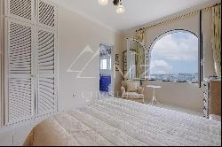 Elegant villa with sea view close to the old village of Mougins