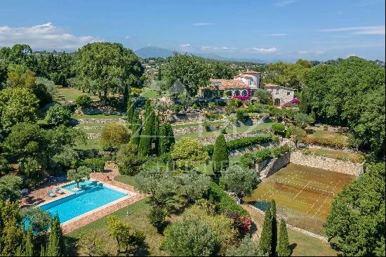 MOUGINS - Vieux Village - Superb property