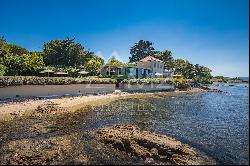 Close to Saint-Tropez - Waterfront property