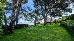 Close to Saint-Tropez - Waterfront property