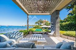 Close to Saint-Tropez - Waterfront property