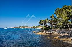 Close to Saint-Tropez - Waterfront property