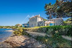 Close to Saint-Tropez - Waterfront property