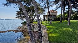 Close to Saint-Tropez - Waterfront property