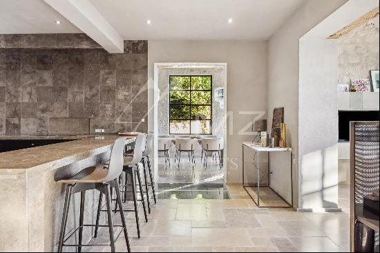 Bastide combines the charm of the old with modernity