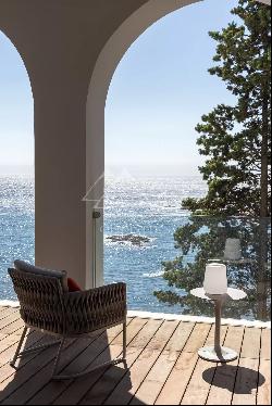 Close to Cannes - Waterfront villa