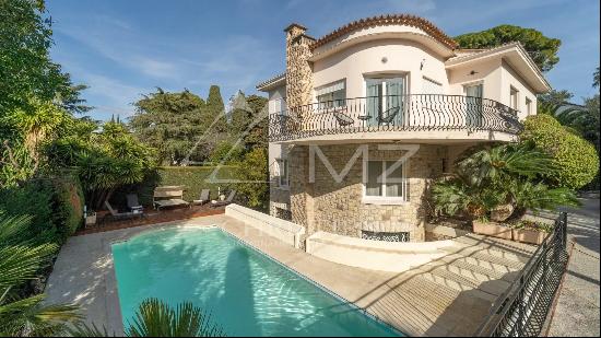 Cannes - 6 bedroom villa close to the beaches