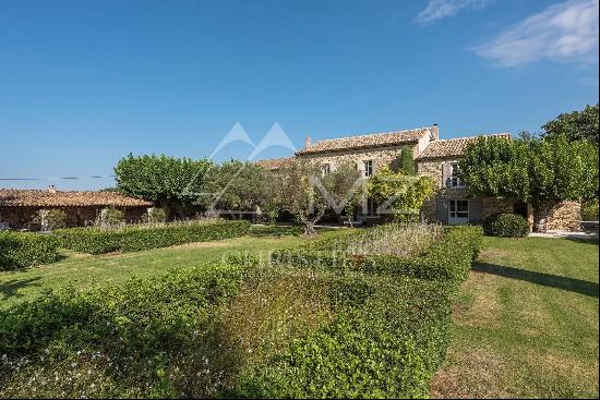 Gordes - Splendid Provencal farmhouse