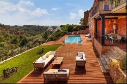 Roussillon - High-end home with open view