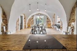 Roussillon - High-end home with open view