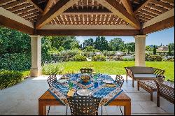 Stunning provencal Mas with landscaped garden and views