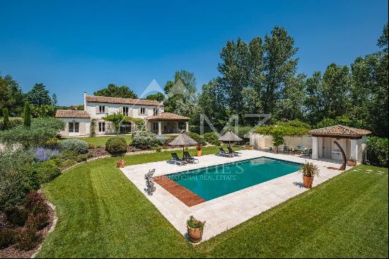 Stunning provencal Mas with landscaped garden and views