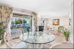 Cannes - Croisette - Elegant 3-rooms appartement with beautiful sea view