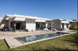 MOUGINS - NICE CONTEMPORARY VILLA IN GATED DOMAIN