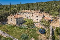 Authentic 17th century farmhouse in Luberon