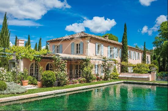 Luxurious property with landscaped garden close to Saint Remy de Provence