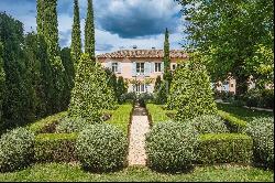 Luxurious property with landscaped garden close to Saint Rémy de Provence