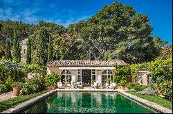 Luxurious property with landscaped garden close to Saint Rémy de Provence