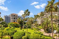 CROISETTE - GRAND HOTEL. VAST BOURGEOIS APARTMENT.