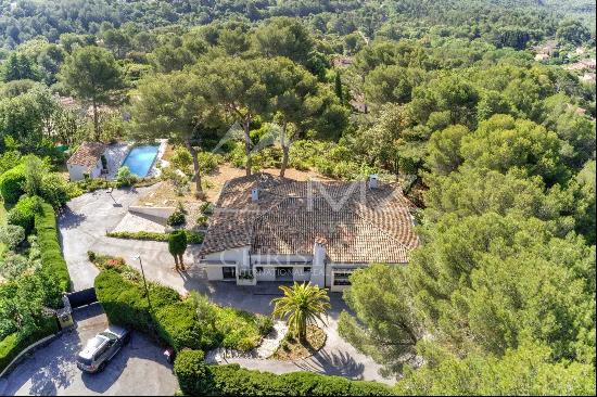 Near Cannes - Superb single-storey property with sea view