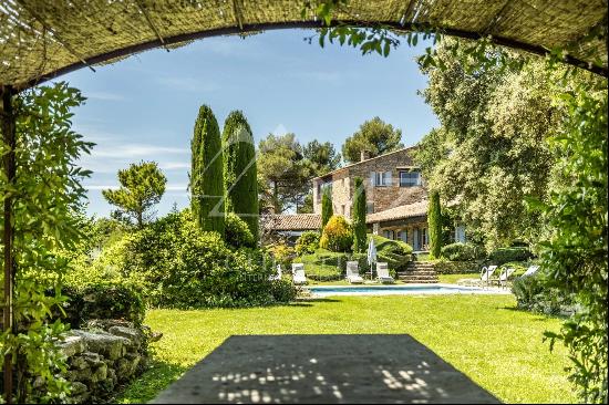 Bonnieux - Gorgeous property with heated pool