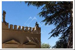 Saint-Cyr-sur-Mer, Provençal Château In the heart of the  vineyards