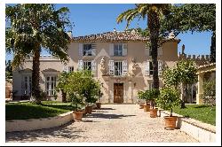 Saint-Cyr-sur-Mer, Provençal Château In the heart of the  vineyards