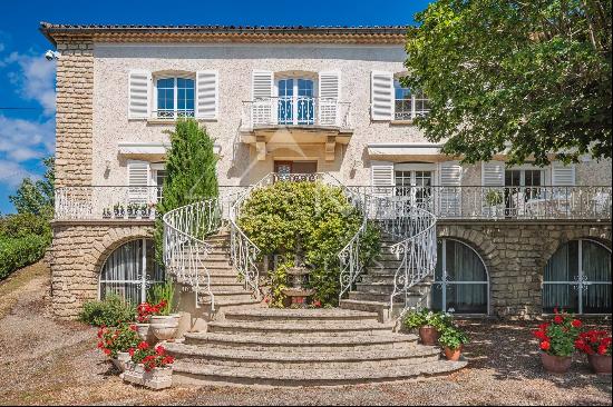 Charming 1920s house with superb views in the Luberon