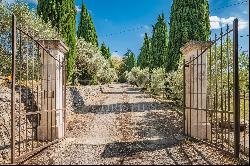 Charming 1920s house with superb views in the Luberon