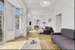 CANNES CENTRE - VIEUX-PORT. BEAUTIFUL 5-ROOM BOURGEOIS FLAT