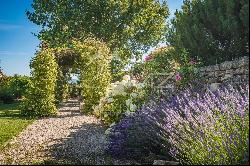 MAS DE HAMEAU WITH VIEW AND SWIMMING POOL