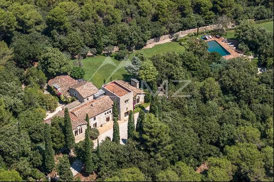 Close to Cannes -  6 bedrooms Villa in a park