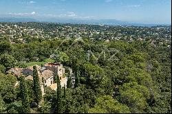 Close to Cannes -  6 bedrooms Villa in a park