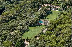 Close to Cannes -  6 bedrooms Villa in a park