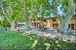 Near Aix-en-Provence, charming property with swimming pool and tennis