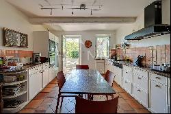 Near Aix-en-Provence, charming property with swimming pool and tennis