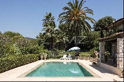 Close to Saint-Paul-de-Vence - Family property in private domain