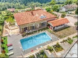 Spacious villa with swimming pool