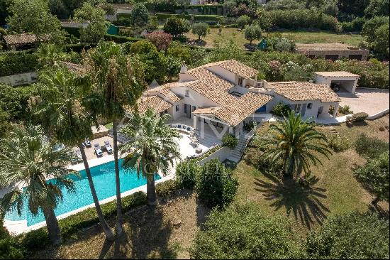 Mougins - Renovated villa overlooking the old village of Mougins - 4 bedrooms